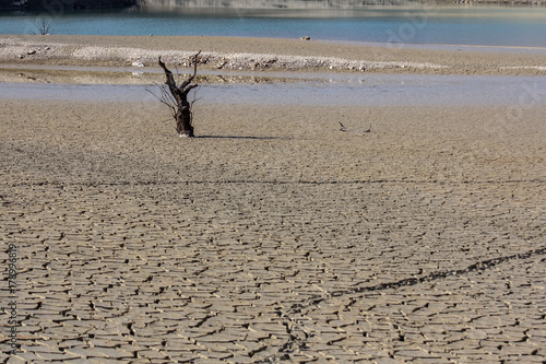 Lake Bimont emptied following work on the hydroelectric dam photo