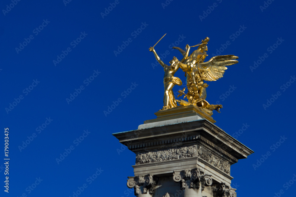 Obraz premium Statue in Paris