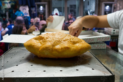 street food napoletano, pizza a portafoglio