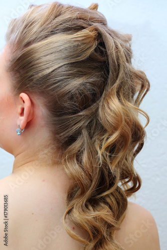 wedding hairstyle curls to one side