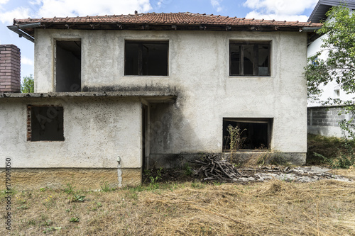 Zerstörte Häuser aus dem Bosnienkrieg © Cezanne-Fotografie