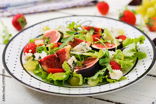 Easy vegetarian salad with figs, strawberries, grapes, blue cheese "Dorblu" and lettuce.