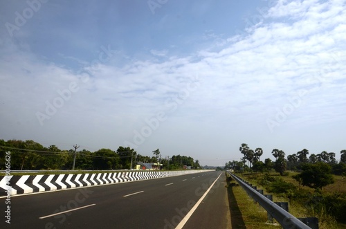 Route de Chennai à Mahäbalipuram (Tamil Nadu- Inde)