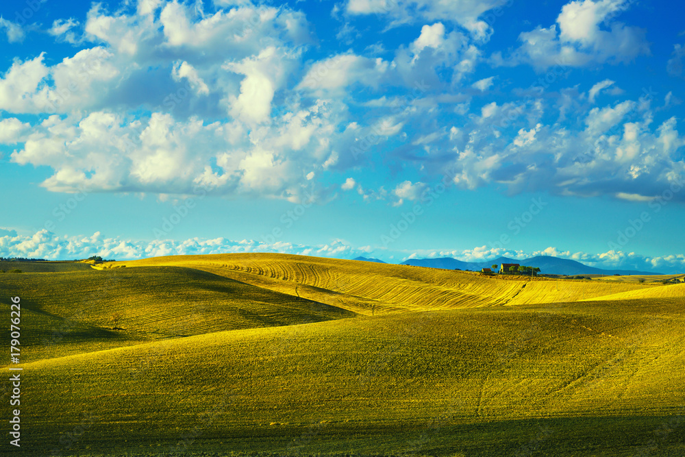Fototapeta premium Tuscany countryside panorama, rolling hills and fields on sunset. Pisa, Italy