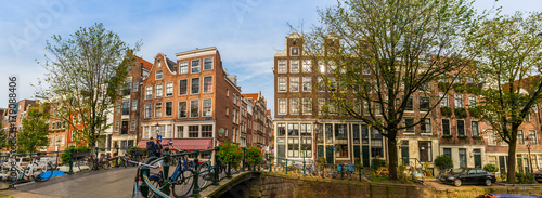 Photography Panorama d'un canal et ses maisons typiques à Amsterdam, Hollande, Pays-bas
