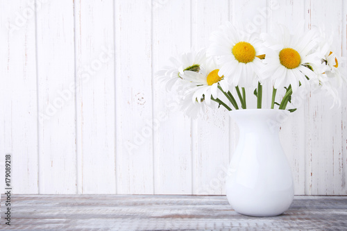 Fototapeta Naklejka Na Ścianę i Meble -  Bouquet of chamomile flowers in vase on wooden table
