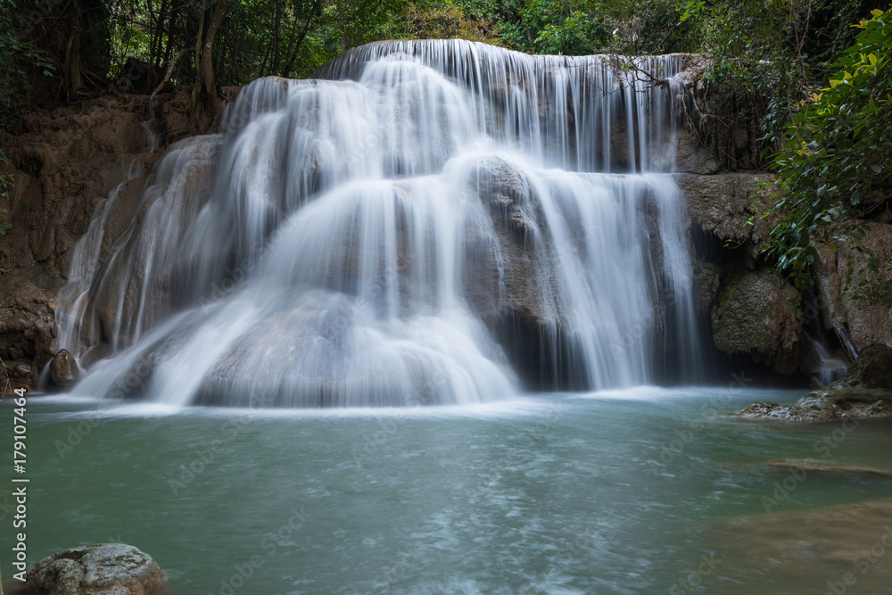 Fototapeta premium Park wodospadu Huay Mae Kamin