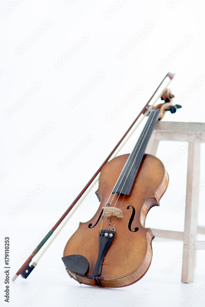 Fototapeta premium Violin leaned by a stool
