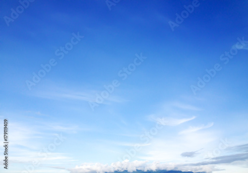 clouds in the blue sky background © orijinal_x