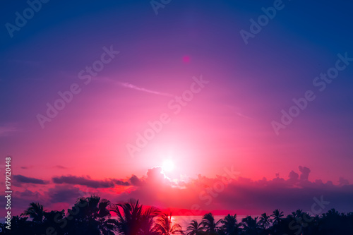 Восход солнца в облаках над Карибским морем, Куба