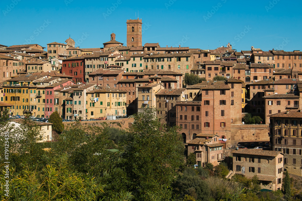 Veduta panoramica della città medievale di Siena in Toscana, Italia