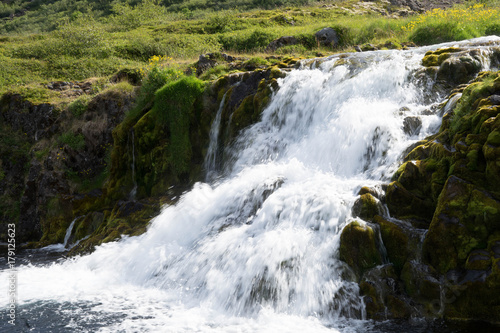 Landschaft rund um den Dynjandi-Wasserfall in den Westfjorden, Island