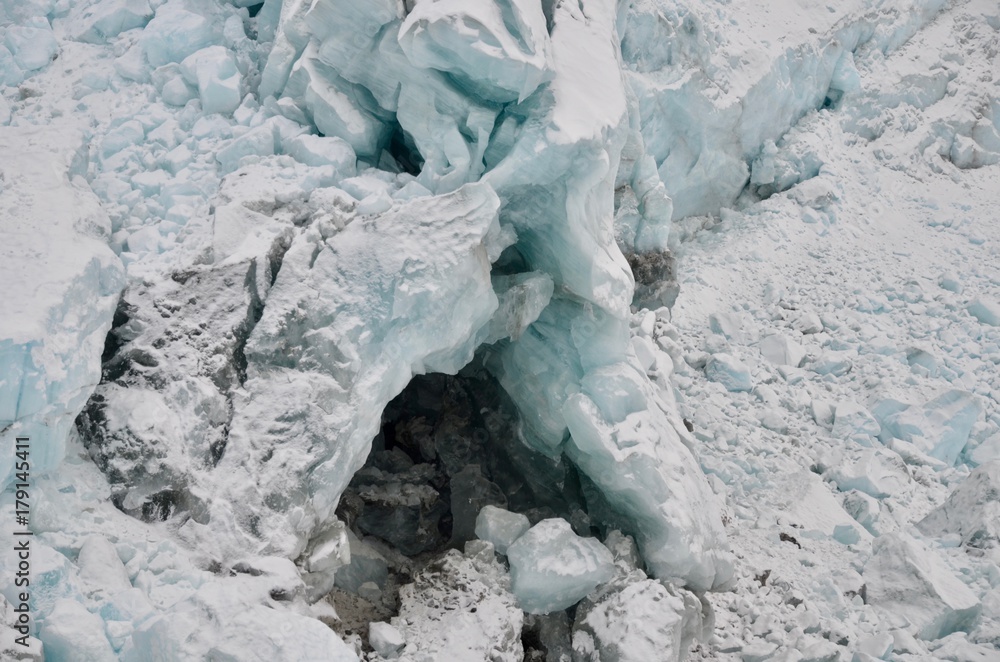 グリーンランド カンゲルスアーク カンガルッスァック ラッセル氷河 氷河に触る Greenland Kangerlussuaq Russell Glacier touching on the glacier グリーンランド カンゲルスアーク カンガルッスァック ラッセル氷河 氷河に触る Greenland Kangerlussuaq Russell Glacier touching on the glacier