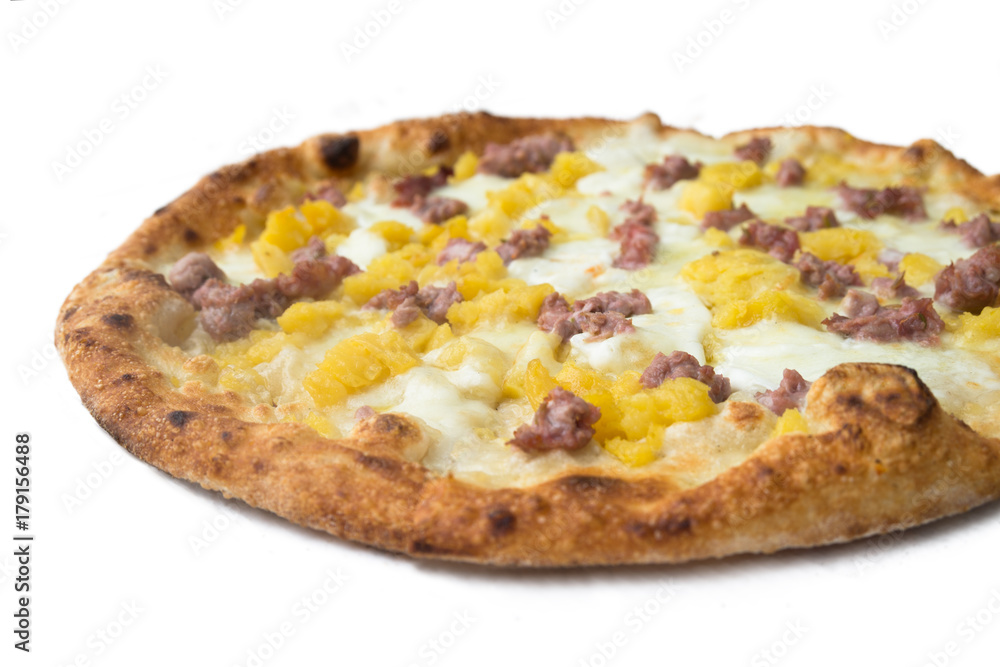Pizza con patate e salsiccia, Italian Food Pizza con patate e salsiccia, Italian Food