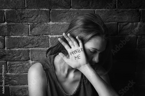 Battered young woman with w...