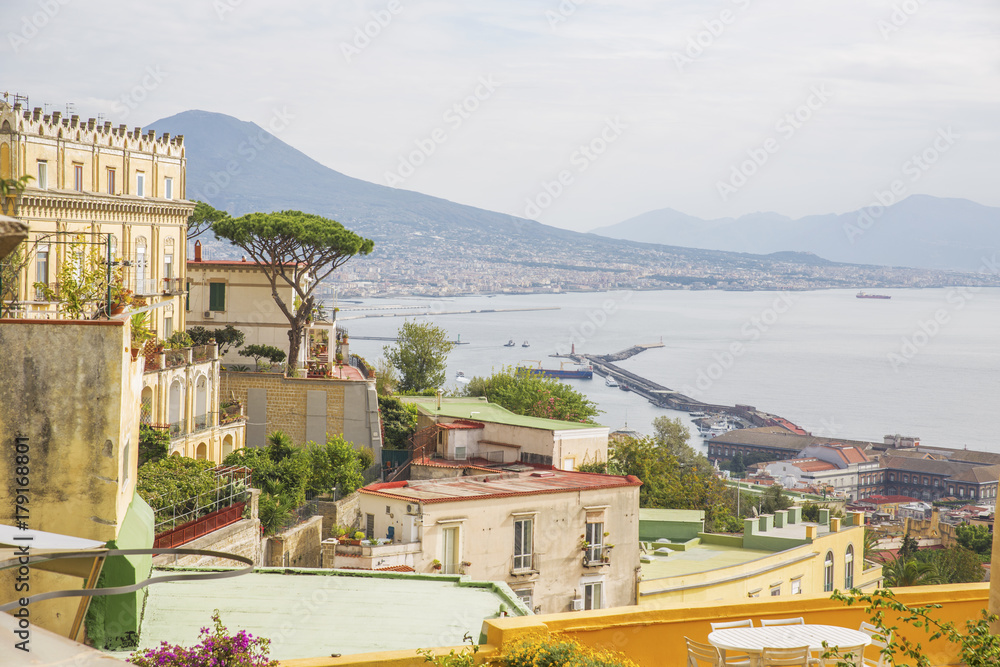 Stockfoto Panorama del golfo di Napoli dal quartiere collinare Vomero. Sullo sfondo si vede il