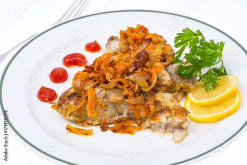 Fish with vegetable marinade