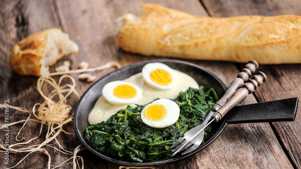Epinards frais et oeufs durs à la sauce béchamel 5 Epinards frais et oeufs durs à la sauce béchamel 5