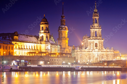 Winterabend in Dresden, Deutschland © santosha57