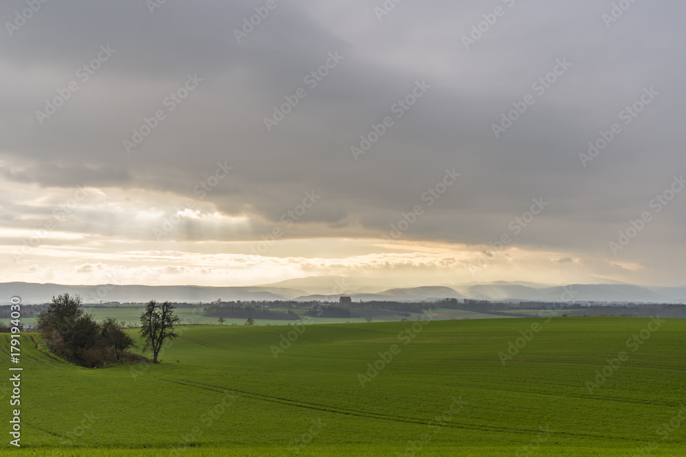 Blick in den Harz und zum Brocken in den Wolken