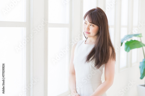 Free Download リラックスする女性 - GFXLoad