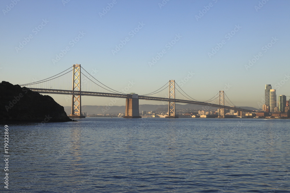 トレジャー島から望むサンフランシスコ・オークランド・ベイブリッジ