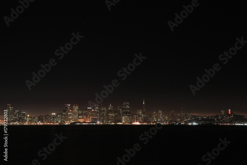 トレジャー島から望むサンフランシスコ港と街並み © kasbah