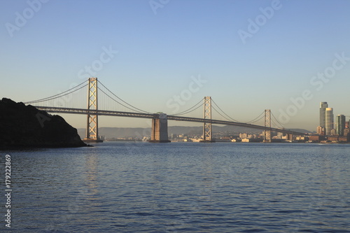 トレジャー島から望むサンフランシスコ・オークランド・ベイブリッジ © kasbah