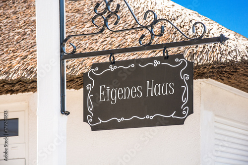 Schild 248 - Eigenes Haus photo