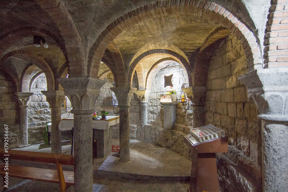 Naklejka premium SALAMANCA 10 September 2017: inside of a church Christian in Salamanca Spain