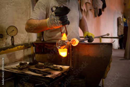 Glassworks glass manufacturing, process of forming a decorative vase 