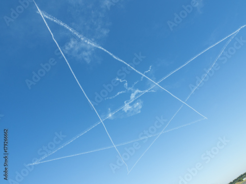 飛行機雲・星