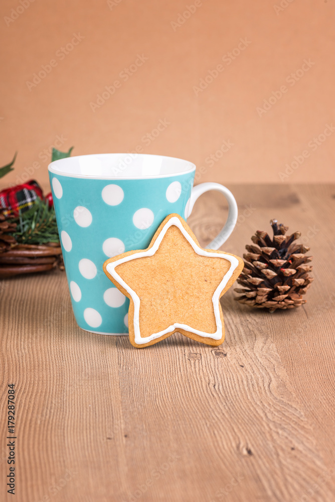 Christmas cookies with decoration /
Still life with decorated Christmas cookies on a wooden background
