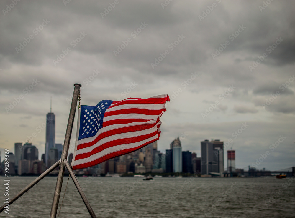 New York, Skyline mit Fahne