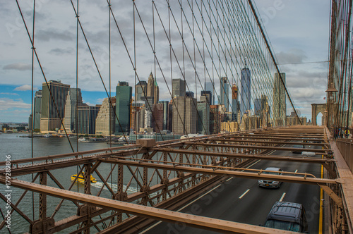 New York, Skyline von Brooklyn Bridge © ANDREAS