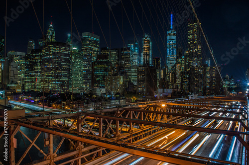 New York, Brooklyn Bridge bei Nacht
