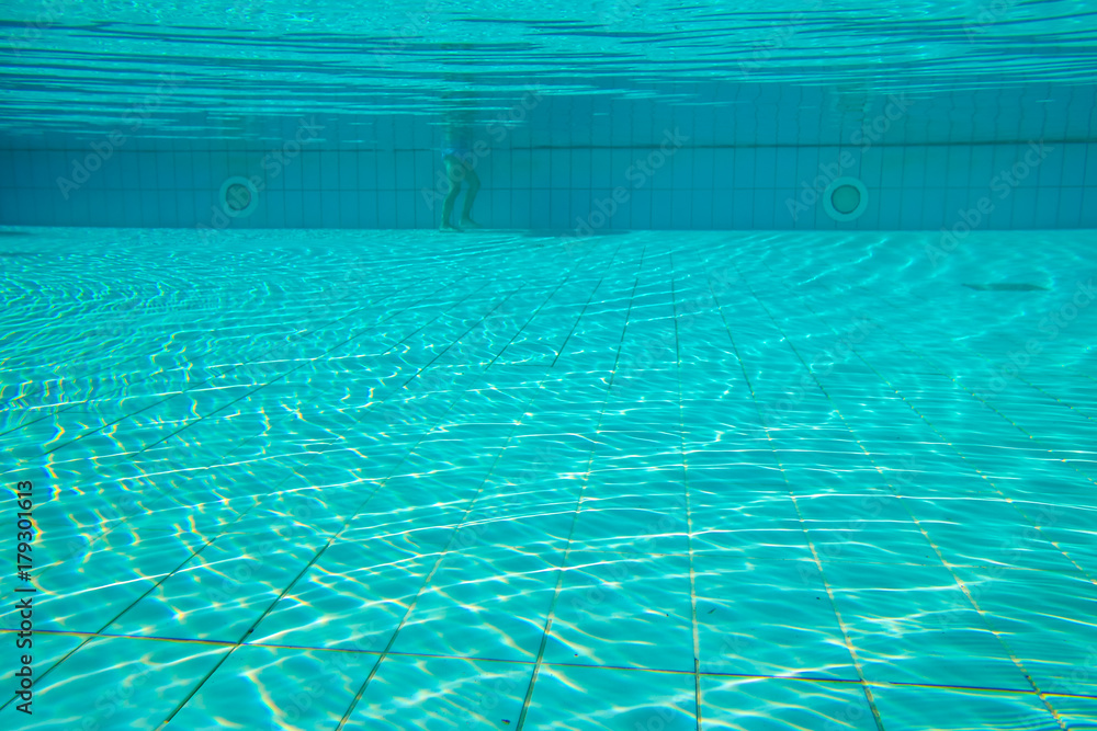 Unterwasser Aufnahme Pool mit Mensch