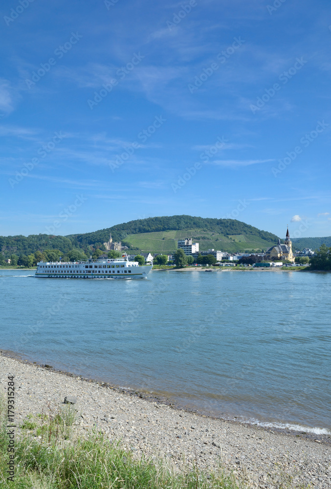 Blick über den Rhein auf Bad Hönningen im Mittelrheintal,Rheinland-Pfalz,Deutschland