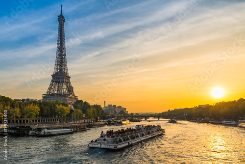 Sunset at the Eiffel tower, Paris © Mapics