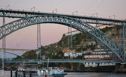 Puente Luis I sobre el Duero, Oporto, Portugal © luisfpizarro