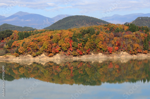 秋の御所湖