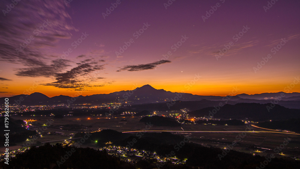 Fototapeta premium 日本、中国地方、鳥取県、百名山、大山、絶景、母塚山より