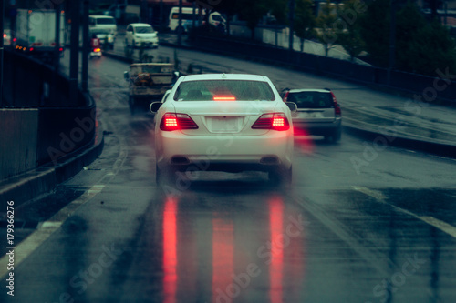 雨の日 車の運転 © beeboys