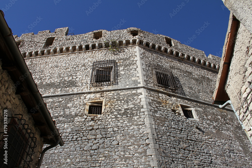 glimpse of castle of Sermo neta