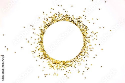 Star shaped golden sequins frame arranged in circle.