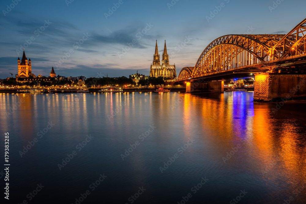 Naklejka premium Cologne Cathedral and Hohenzollern Bridge at night, Germany