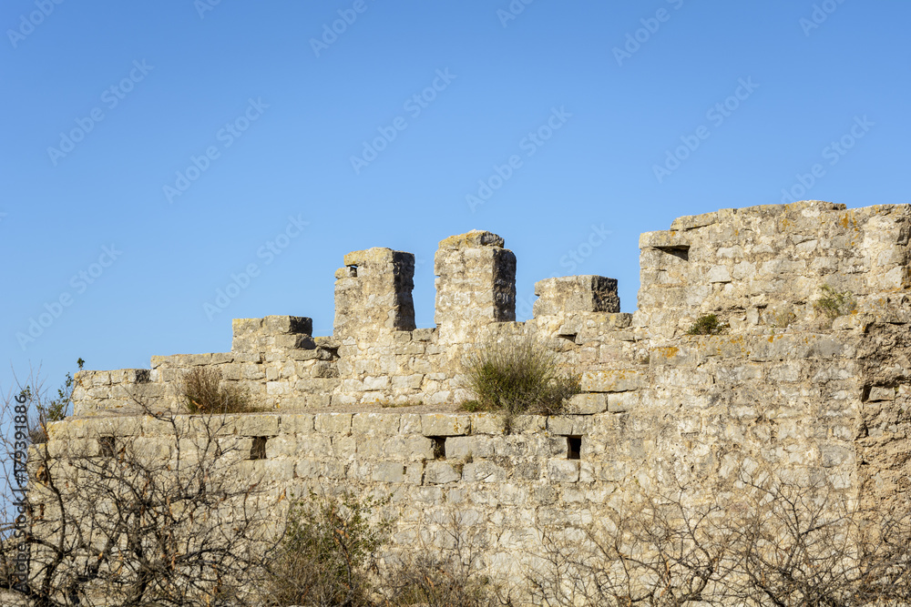 Muralla del castillo de Pulpis. Santa Magdalena de Pulpis. Castellón. España