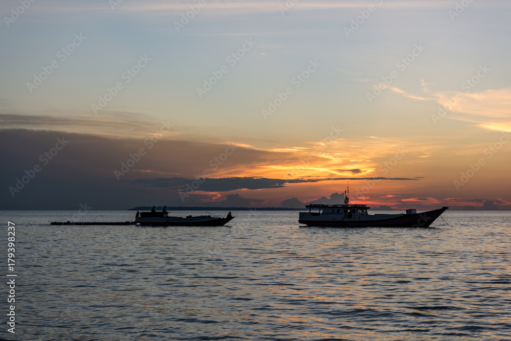Fototapeta premium Sunset on Nunukan island, Maratua, Kalimantan, Borneo, Indonesia