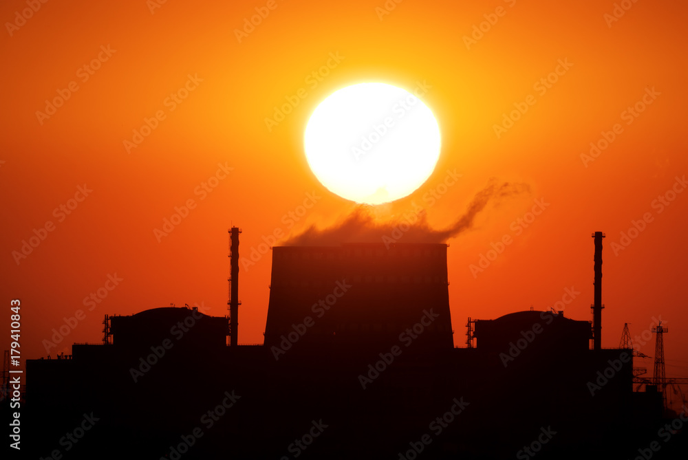 Power plant and sun