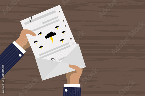 Person verschickt Brief -  Gewitterwolke - Vorsicht